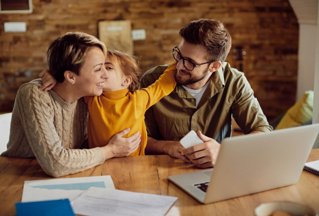 How to track your spending and stick to your budget